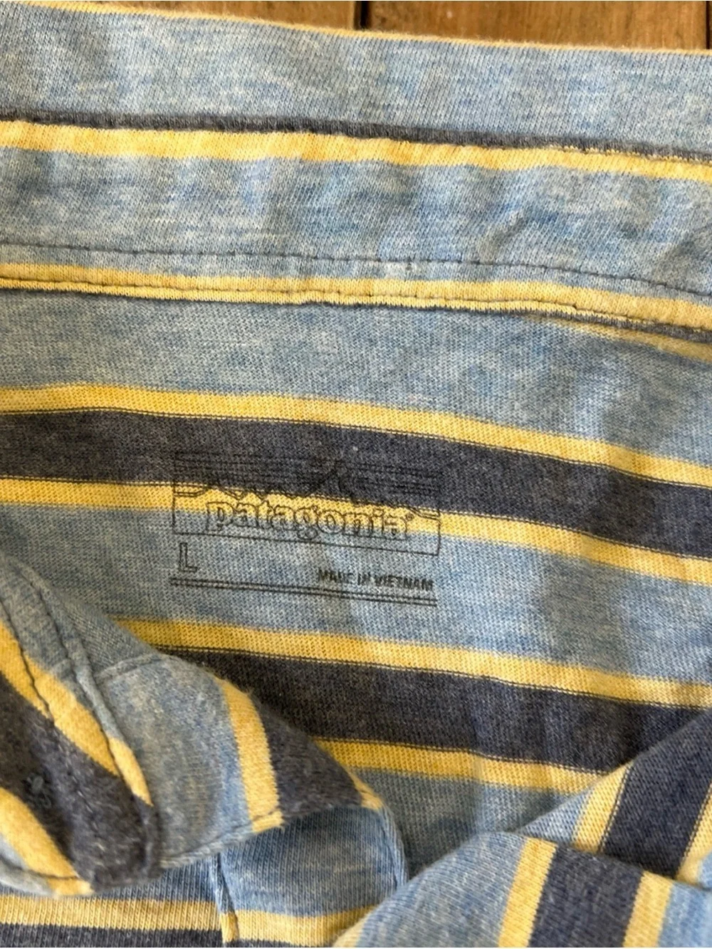 Patagonia Striped Polo Short Sleeve Tee Shirt Men’s Large Blue Yellow Casual